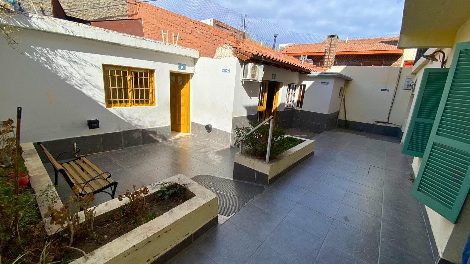 FOUR-BEDROOM HOUSE FOR SALE WITH GARAGE - STA. GENOVEVA - NQN CAPITAL