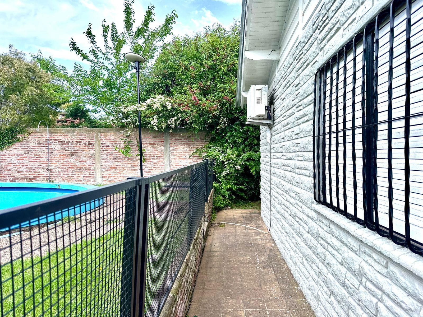 2-bedroom house with a park, pool, and tennis court
