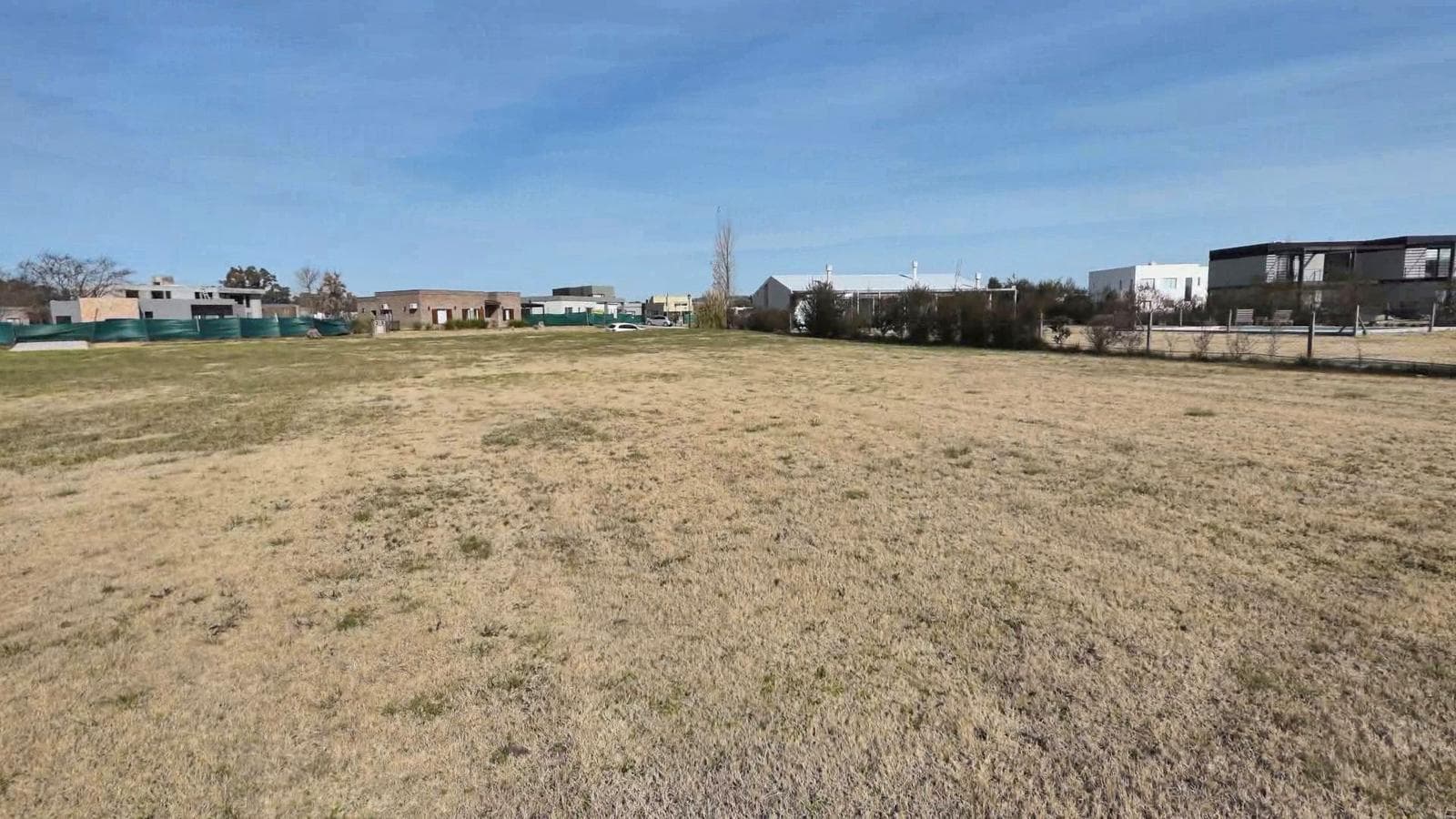 Land for Sale: Lot in the Golf Medal Country Club neighborhood, Pilar—1,227 m²
