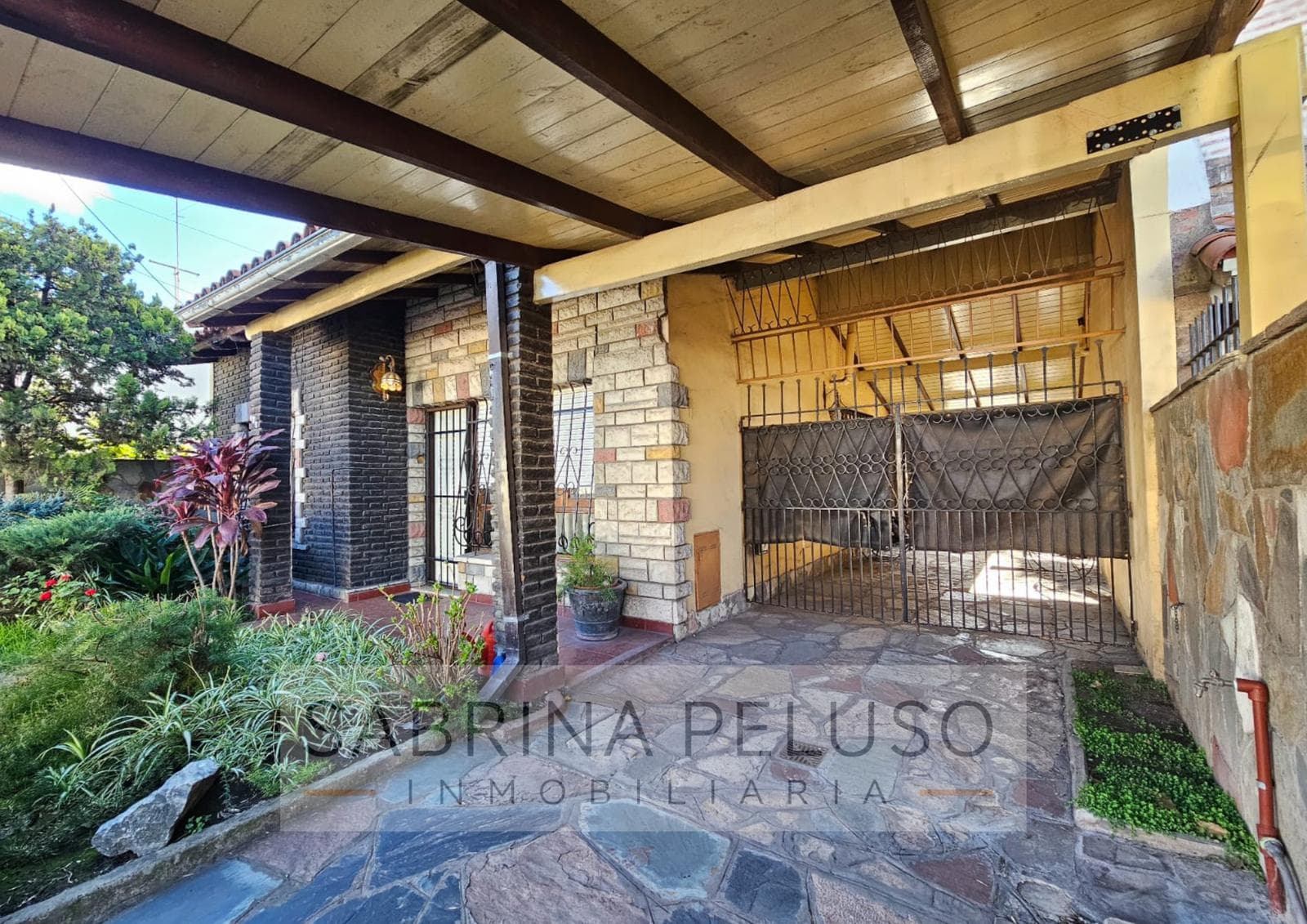House for SALE located in Lomas Del Mirador
