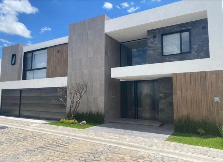 HOME FOR SALE IN SANTO DOMINGO PARK, LOMAS DE ANGELOPOLIS, WITH AUTOMATIC IRRIGATION