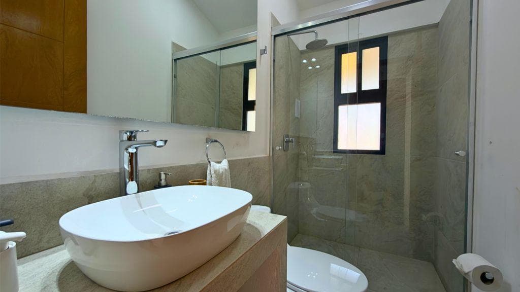 House for sale in Tepoztlán—5 bedrooms plus a fully separate bungalow; great investment opportunity.