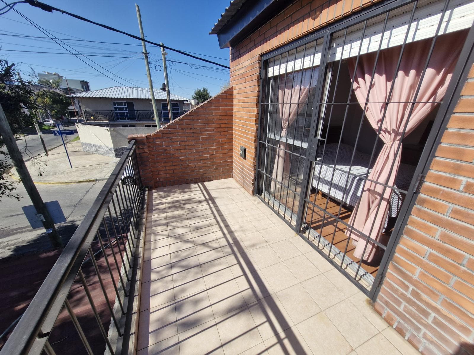 3-ROOM HOUSE FOR SALE IN VILLA LUZURIAGA WITH A YARD