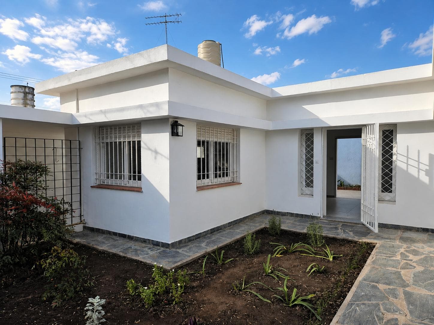 2-Bedroom House, Remodeled to Look Brand New | 400 m from Downtown | Alta Gracia