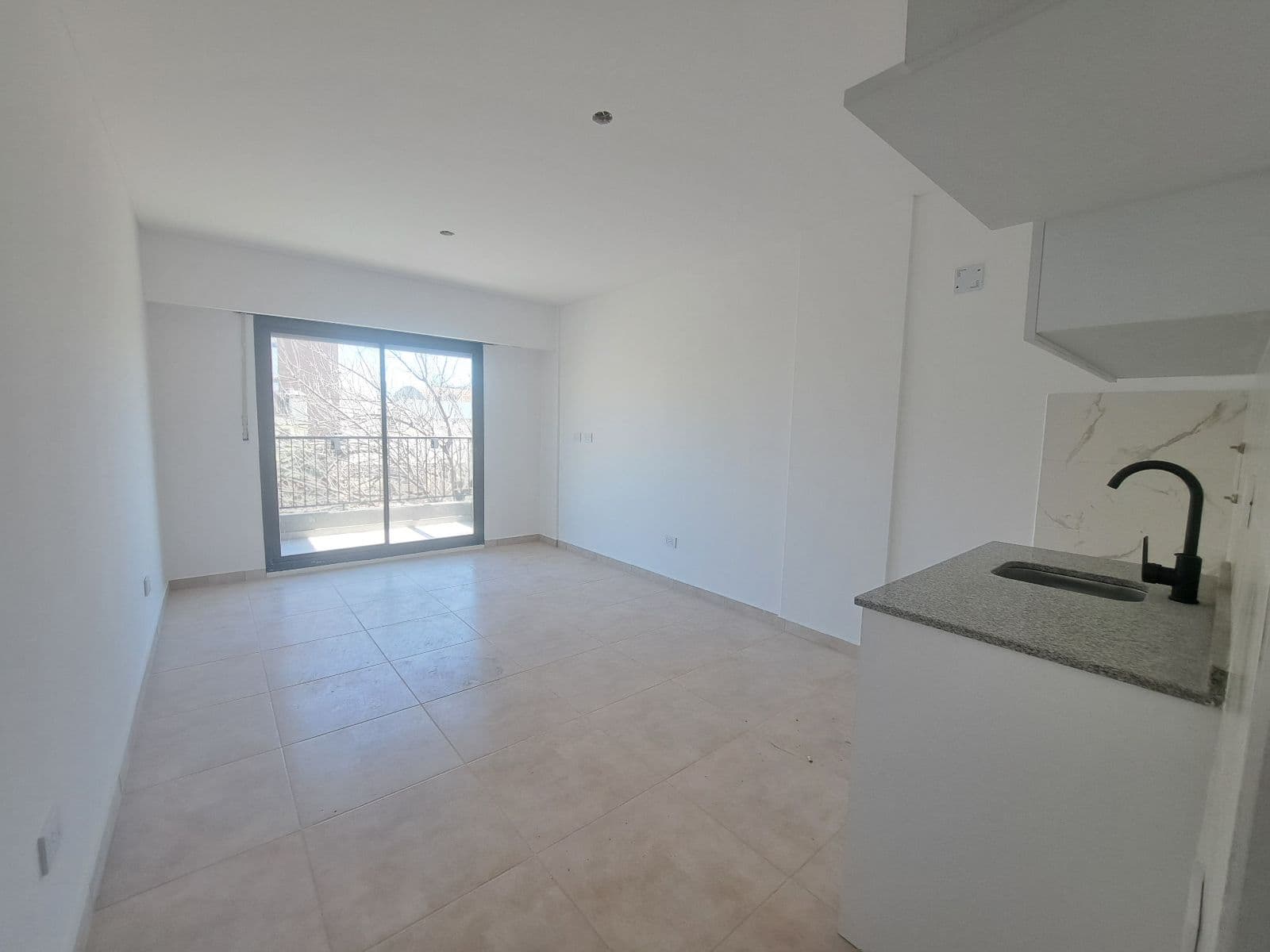 FOR SALE/FINANCING - Brand-new studio apartment with a front-facing balcony - Luis Agote, Rosario.