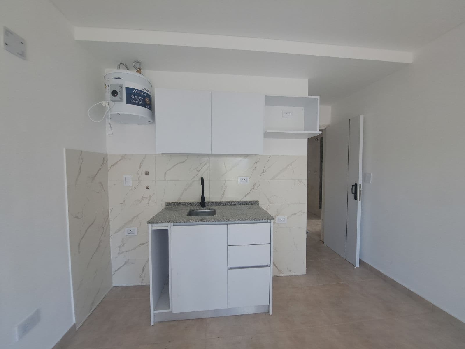 FOR SALE/FINANCING - Brand-new studio apartment with a front-facing balcony - Luis Agote, Rosario.