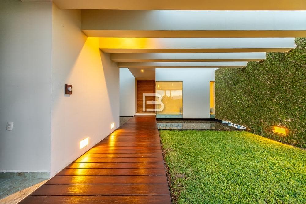 Isla Dorada: House for Sale with a Dock