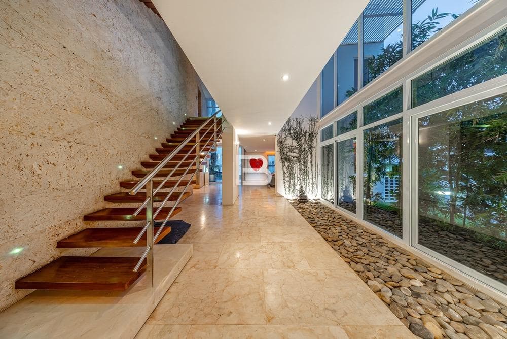 Isla Dorada: House for Sale with a Dock