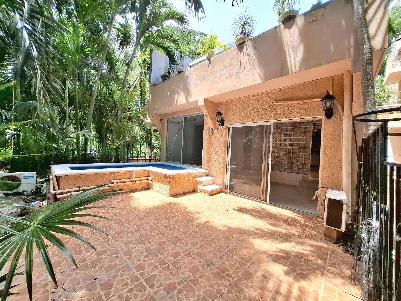 Two-bedroom apartment for sale in Puerto Aventuras