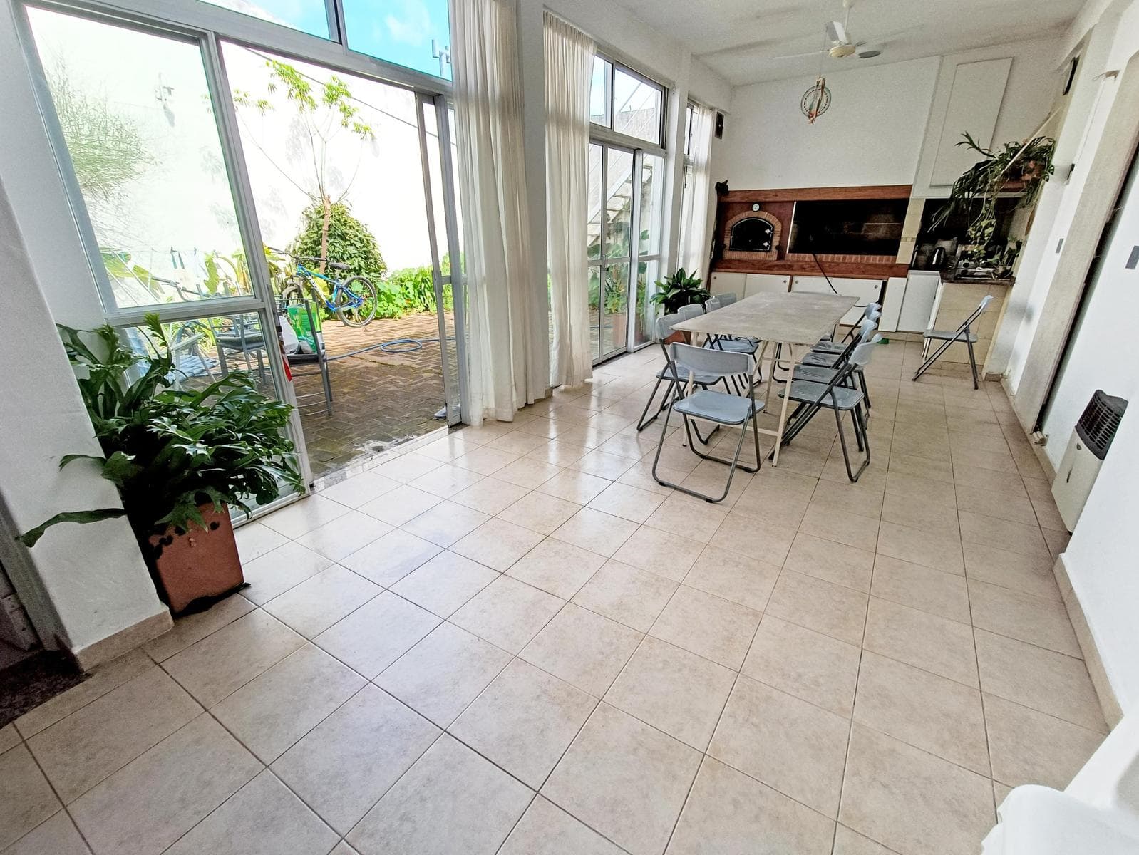 FOR SALE | TRADE - 4-bedroom house with barbecue area and garage - Sarmiento neighborhood, Rosario.
