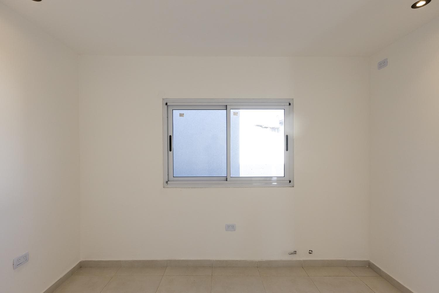 Brand-New House for Sale with a Park and Financing Options in Adrogue