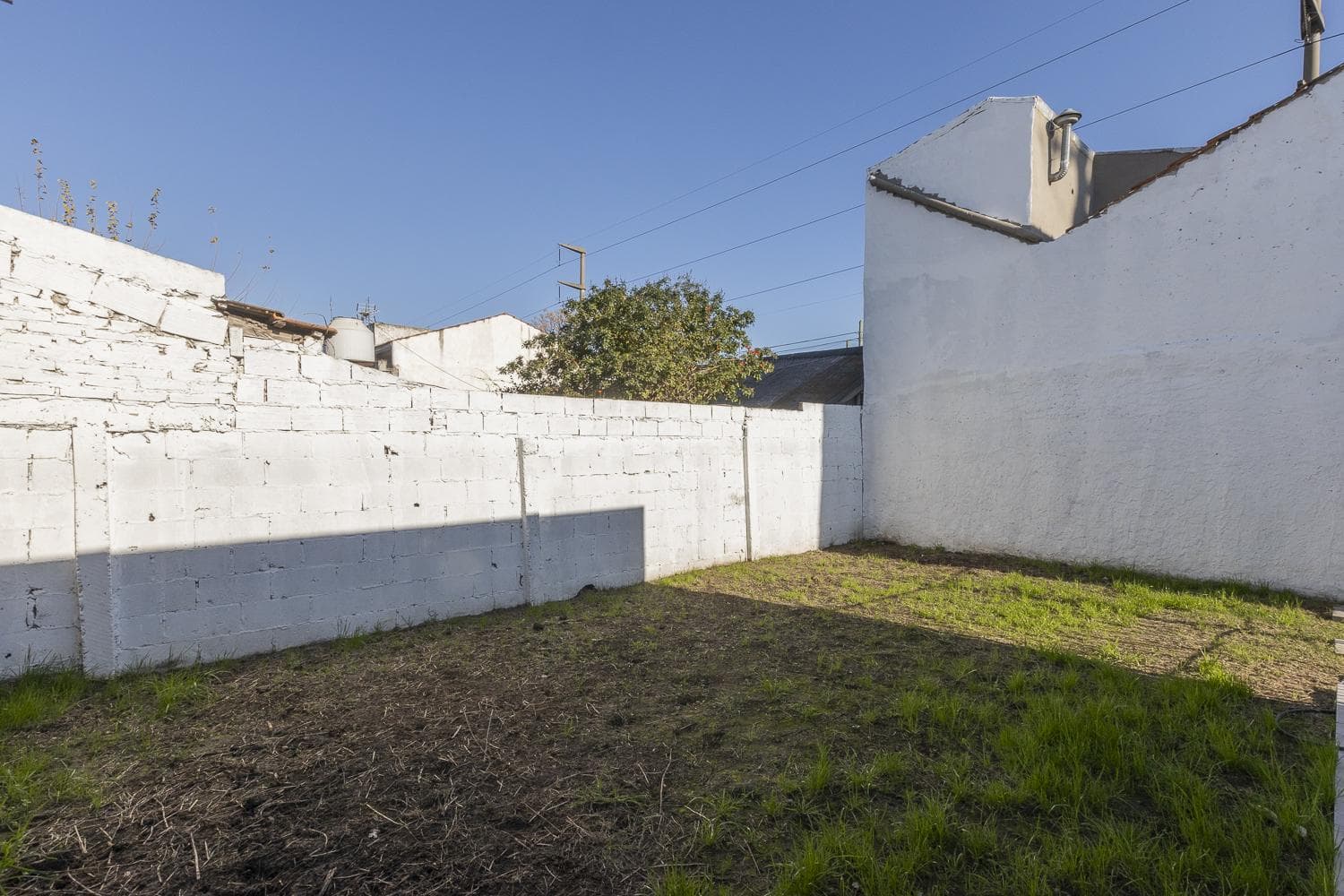 Brand-New House for Sale with a Park and Financing Options in Adrogue