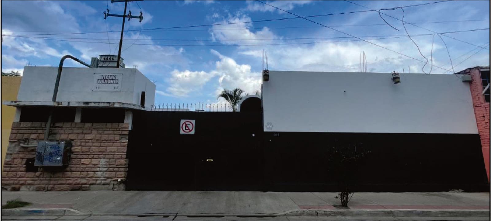 Bodega comercial con Área de Oficinas en la Colonia San Miguel