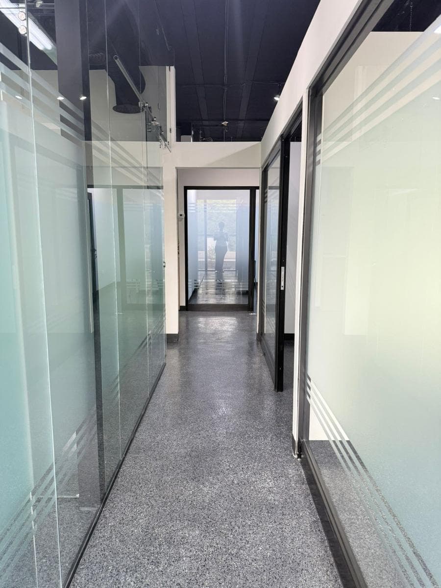 FULLY EQUIPPED AND FURNISHED OFFICE