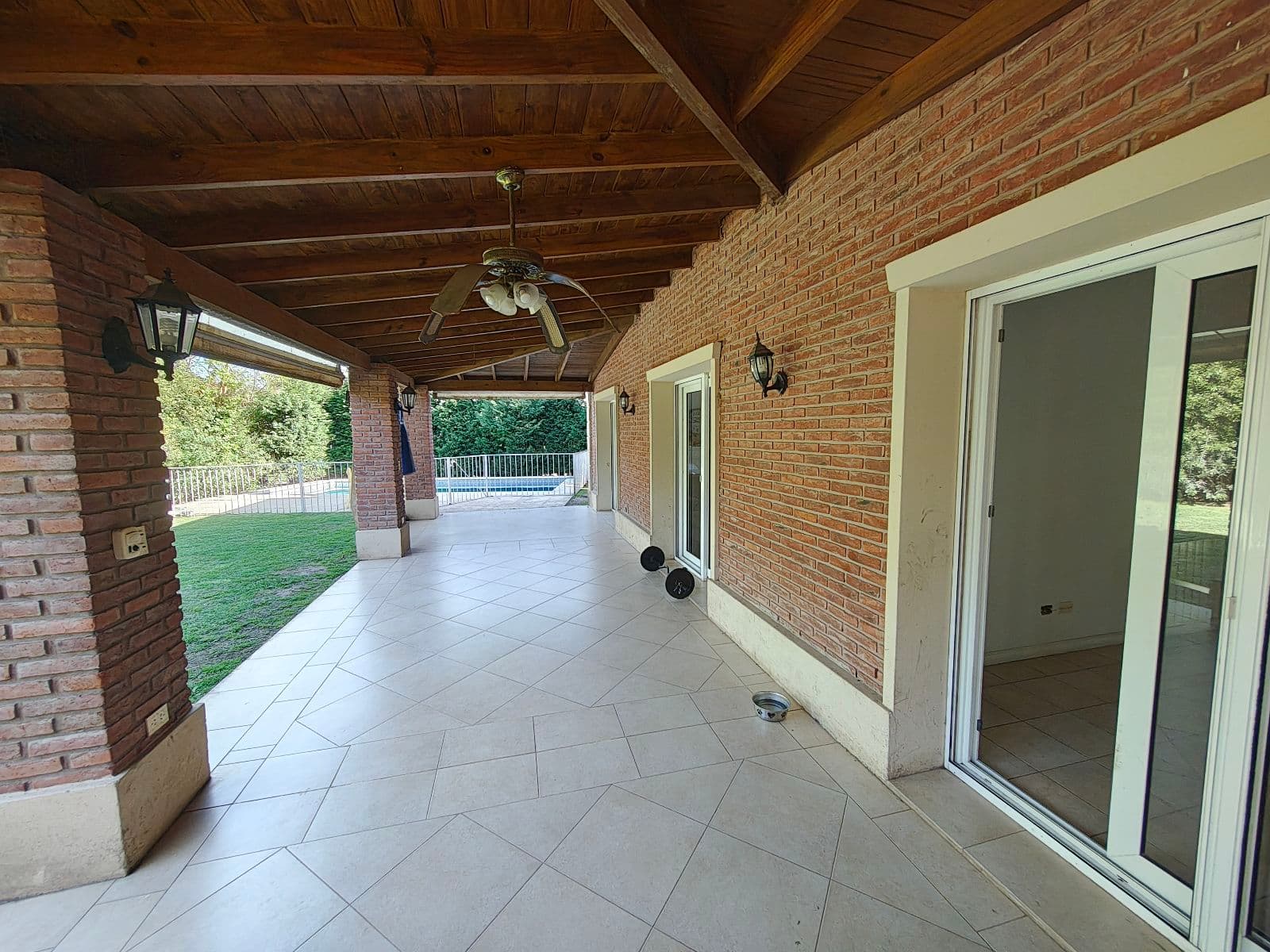 House in the Los Jazmines Neighborhood, Pilar del Este