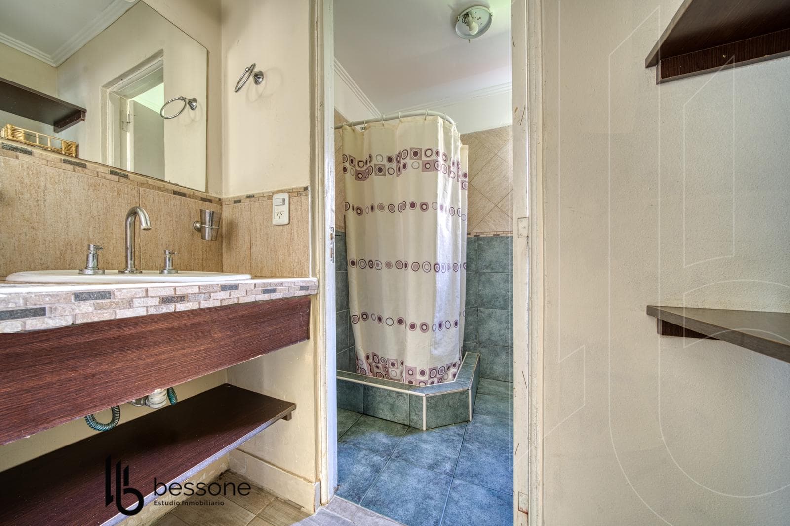 3-room house plus cabins for rent