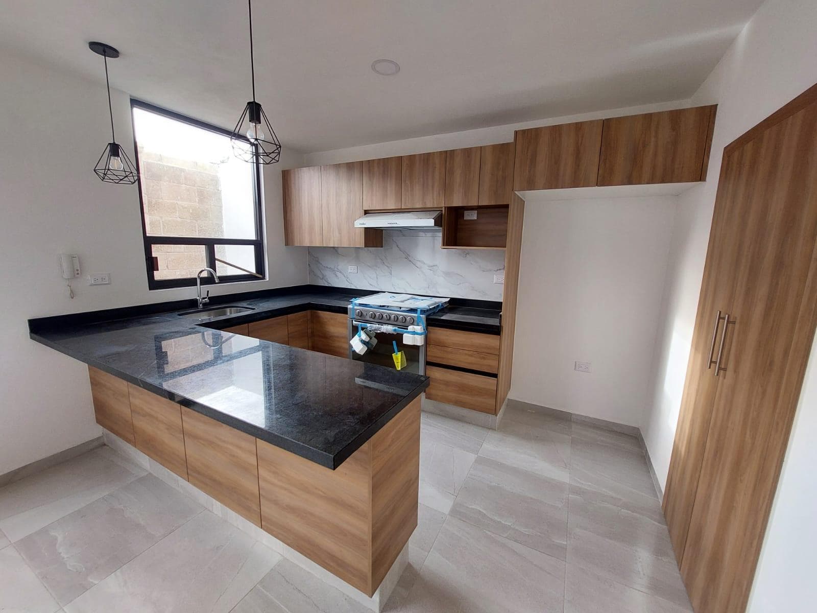 House in San Juan Cuautlancingo, Belmonte Residential Community