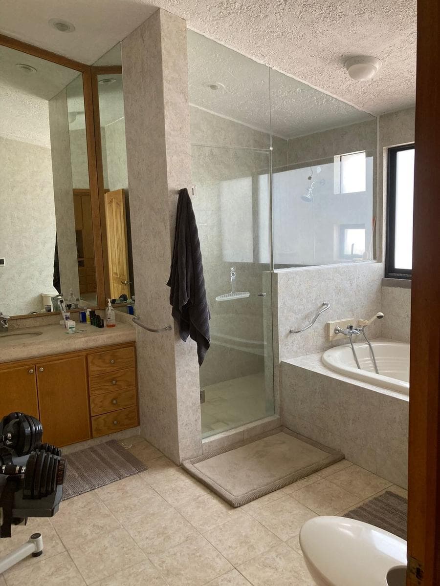 HOUSE FOR SALE IN LA CARCAÑA, AT STREET LEVEL