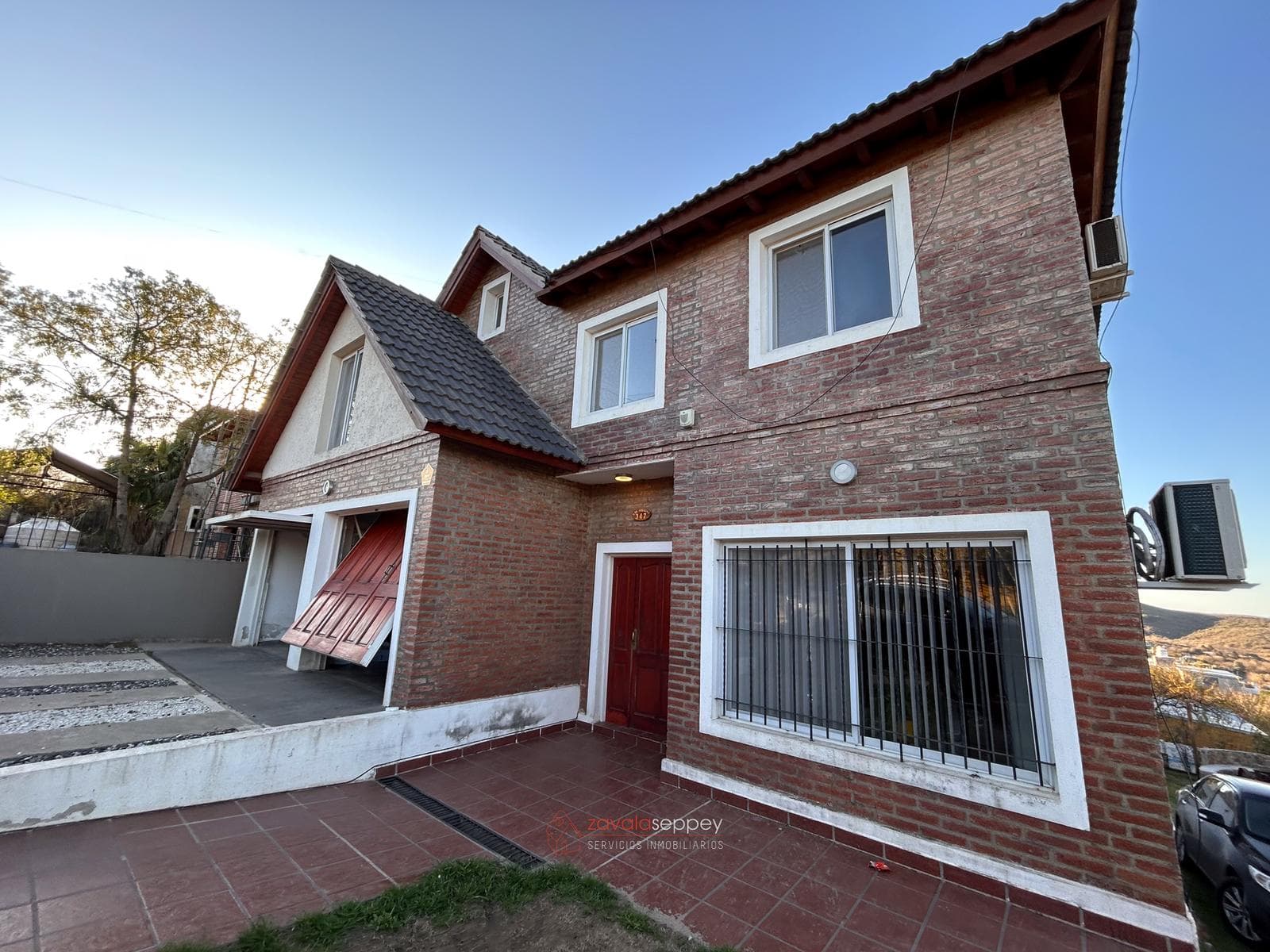 HOUSE FOR SALE IN SALSIPUEDES: 3 BEDROOMS, SWIMMING POOL, GARAGE, AND 600 M² LOT