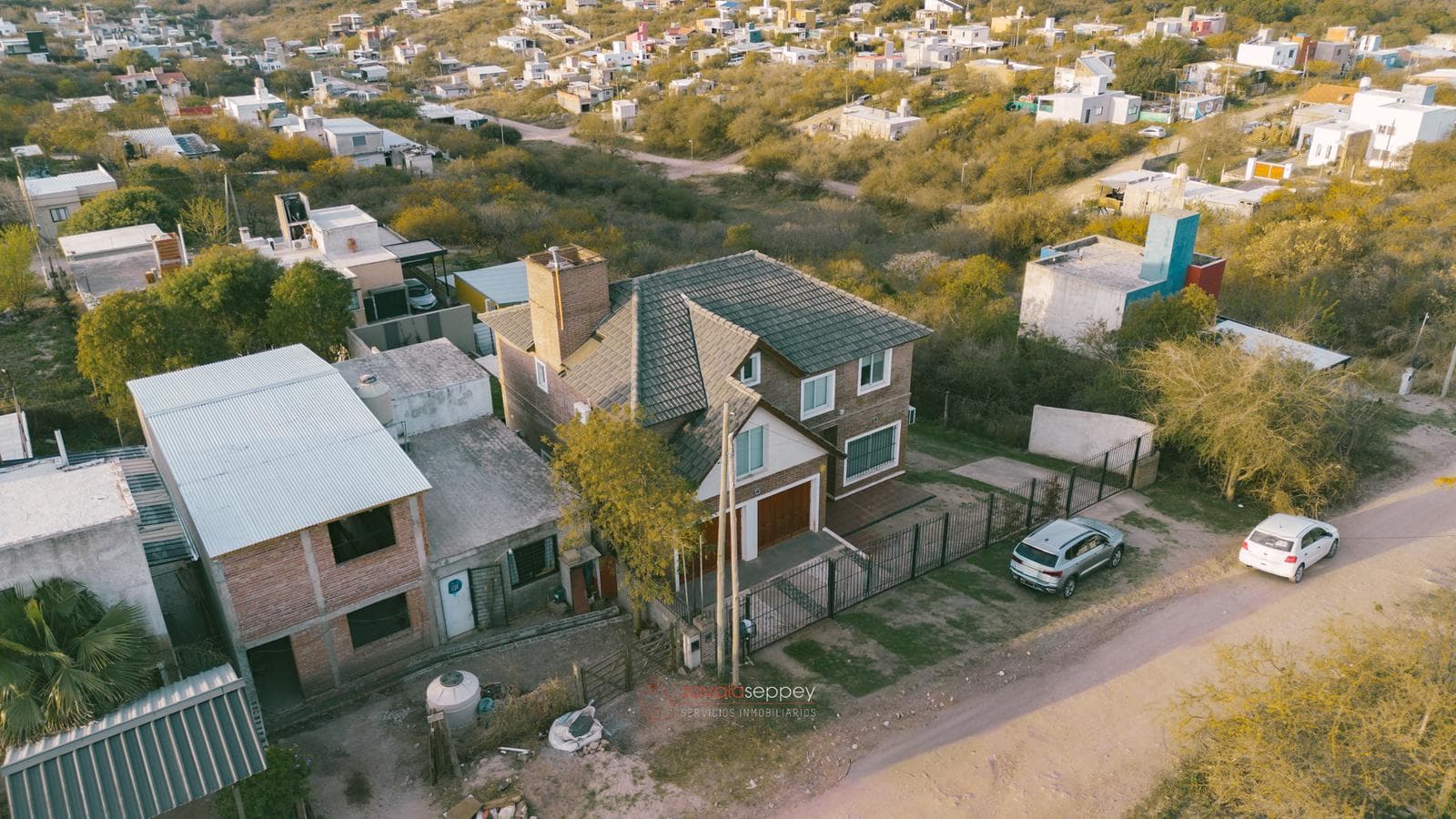 HOUSE FOR SALE IN SALSIPUEDES: 3 BEDROOMS, SWIMMING POOL, GARAGE, AND 600 M² LOT