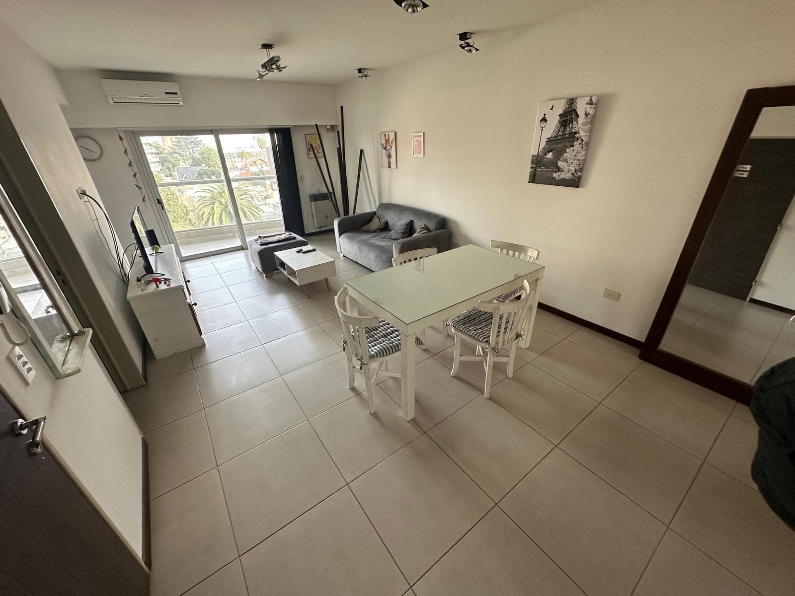 2-ROOM APARTMENT FOR SALE WITH AMENITIES AND PARKING SPACE IN DOWNTOWN QUILMES—QUALIFIES FOR MORTGAGE FINANCING