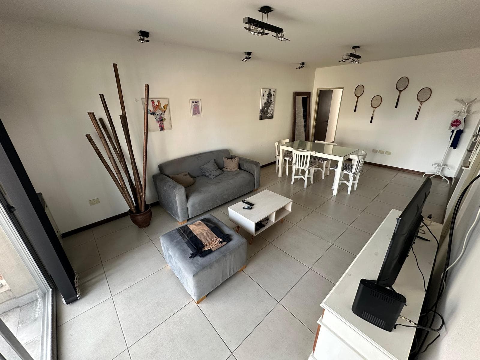 2-ROOM APARTMENT FOR SALE WITH AMENITIES AND PARKING SPACE IN DOWNTOWN QUILMES—QUALIFIES FOR MORTGAGE FINANCING