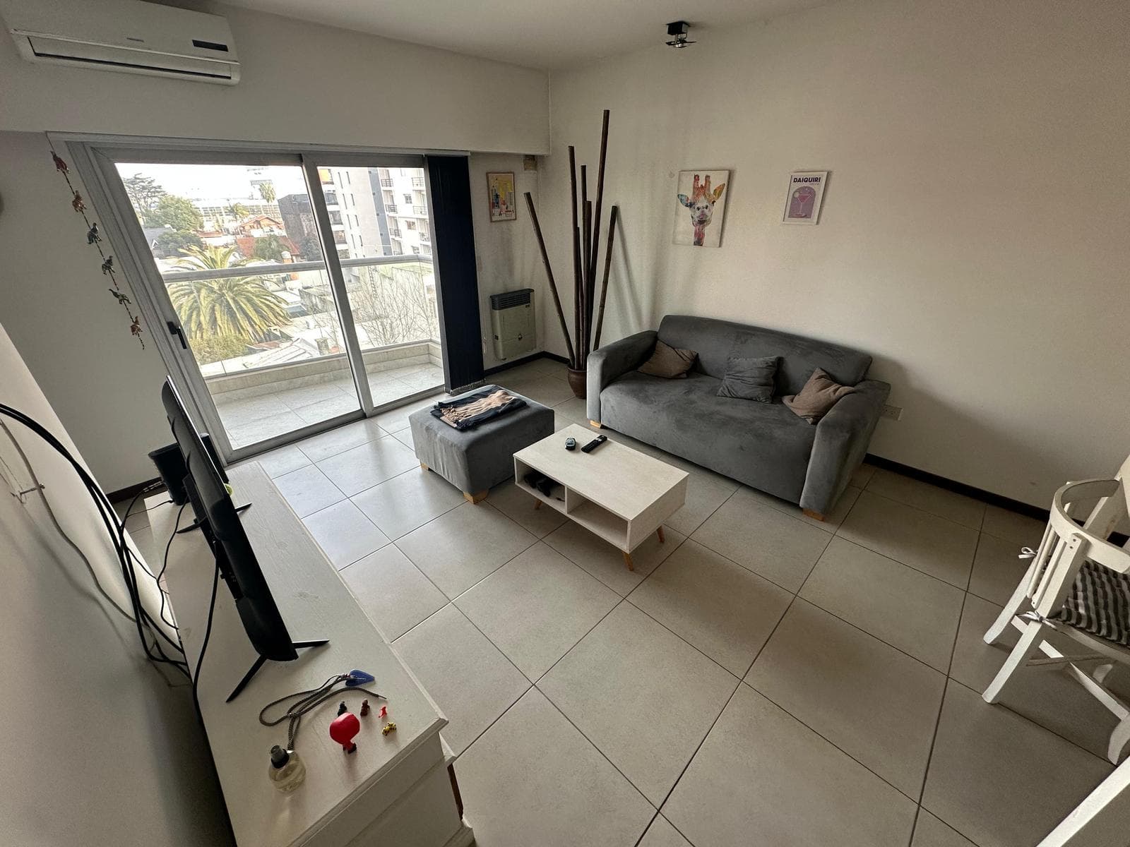 2-ROOM APARTMENT FOR SALE WITH AMENITIES AND PARKING SPACE IN DOWNTOWN QUILMES—QUALIFIES FOR MORTGAGE FINANCING