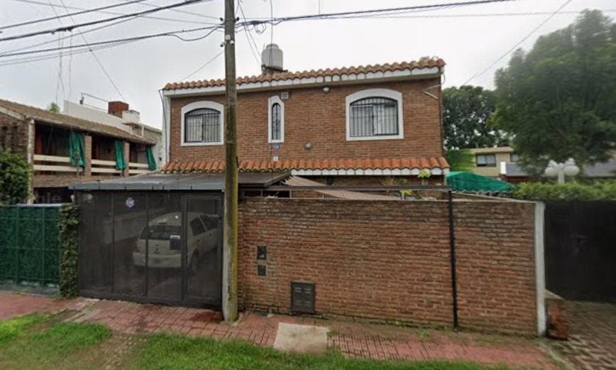 FOR SALE - 2-bedroom house with garage and pool - Trade-in option