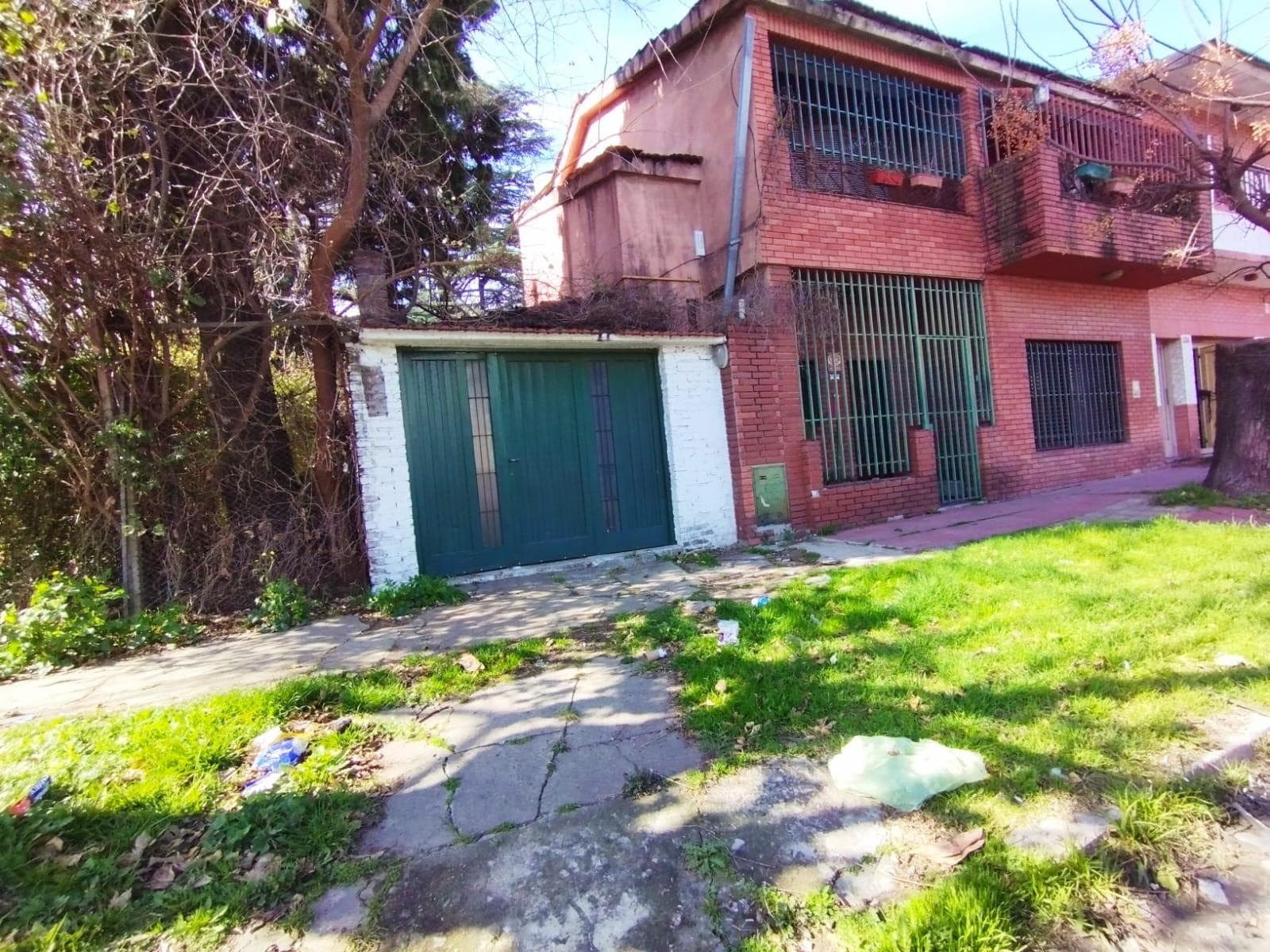 For Sale as a Single Unit! Multi-family home with 2 living units. Excellent investment opportunity—315 m².
