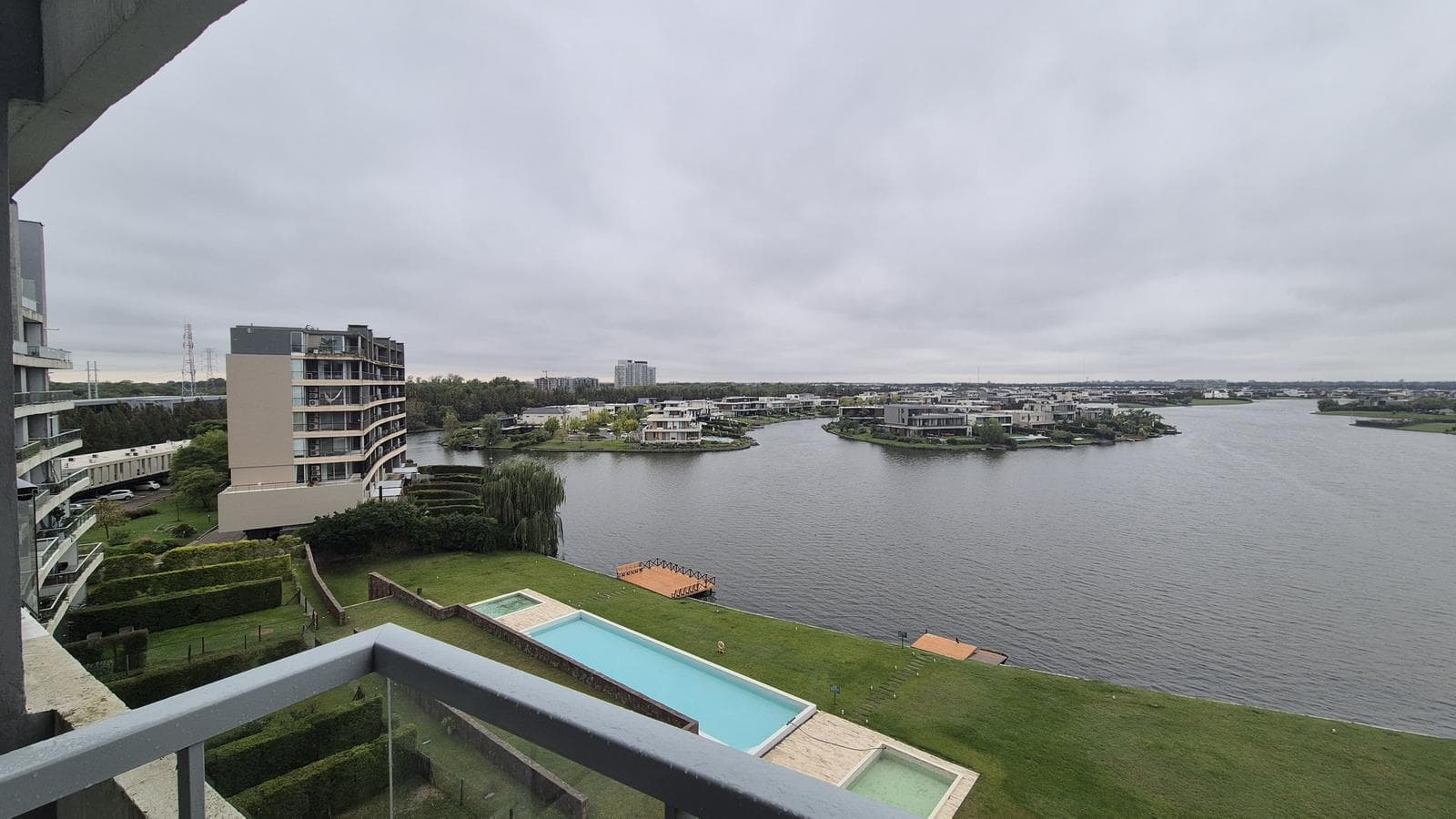 Amazing Apartment with a View in Qbay Golf