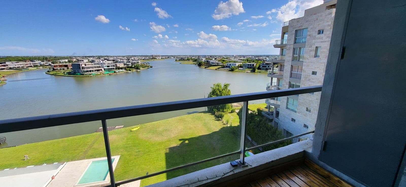 Amazing Apartment with a View in Qbay Golf