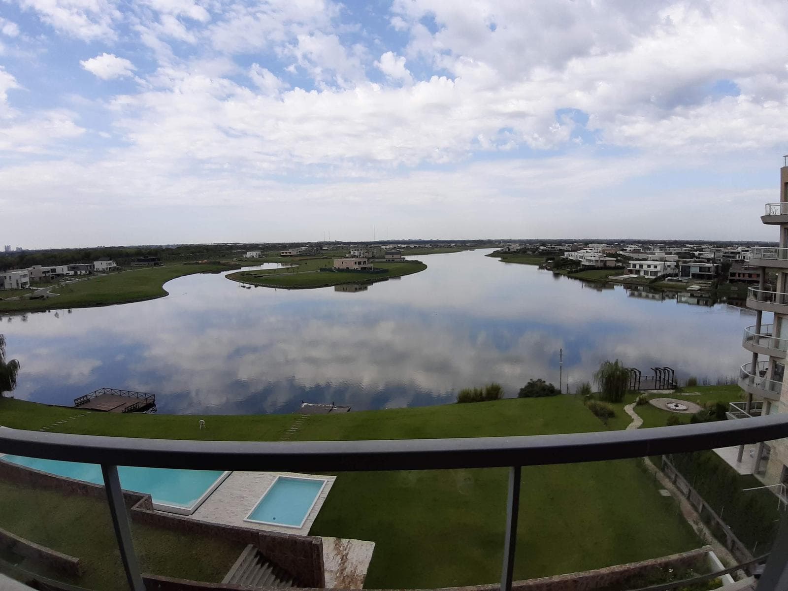 Amazing Apartment with a View in Qbay Golf