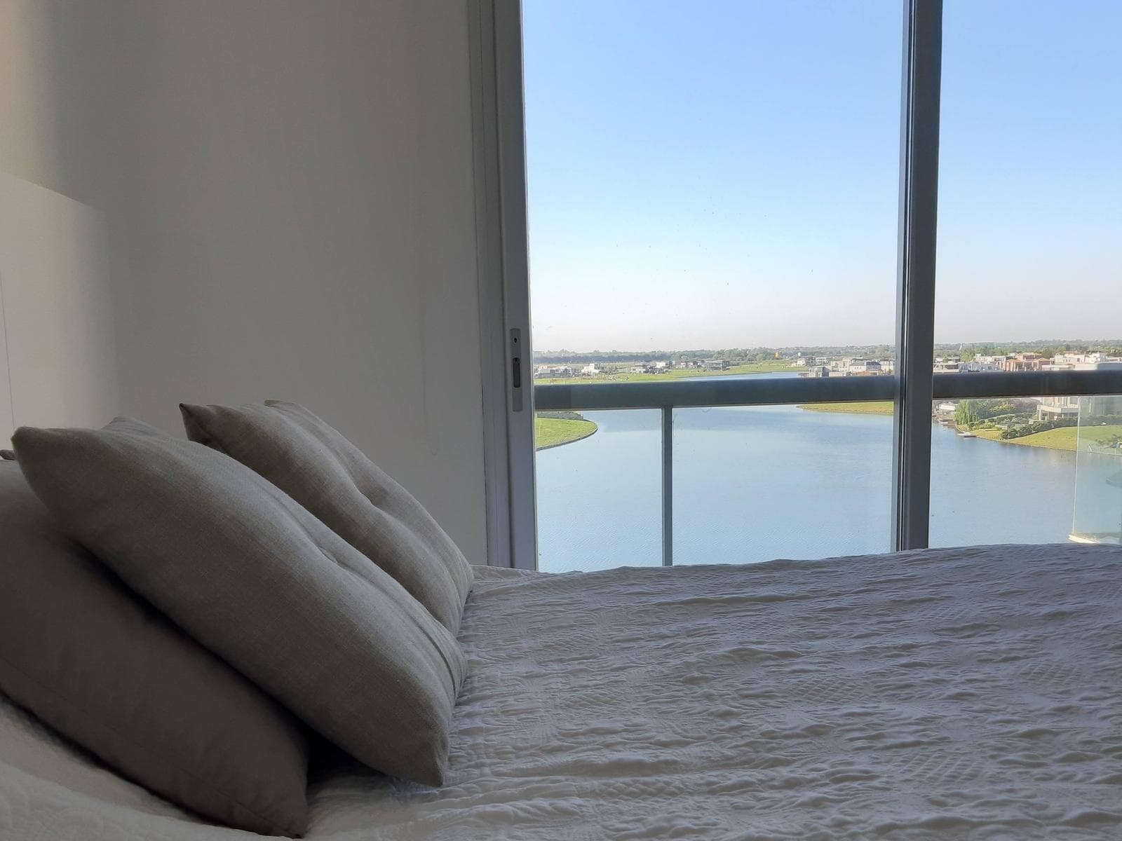 Amazing Apartment with a View in Qbay Golf