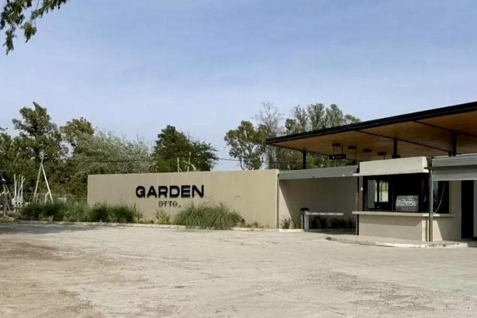 Lot for sale at 467 and 158, City Bell, measuring 17 x 43. Garden Bell gated community.