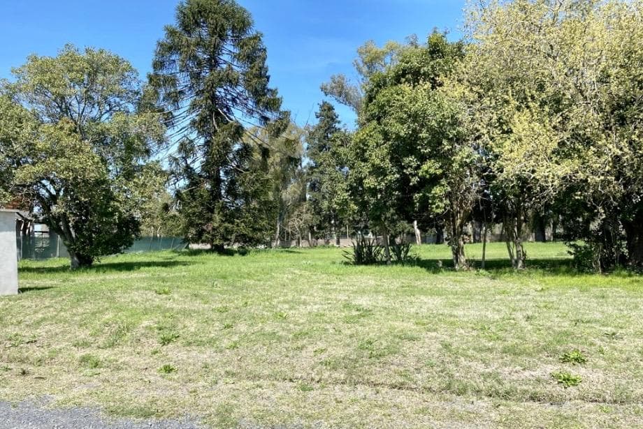 Lot for sale at 467 and 158, City Bell, measuring 17 x 43. Garden Bell gated community.