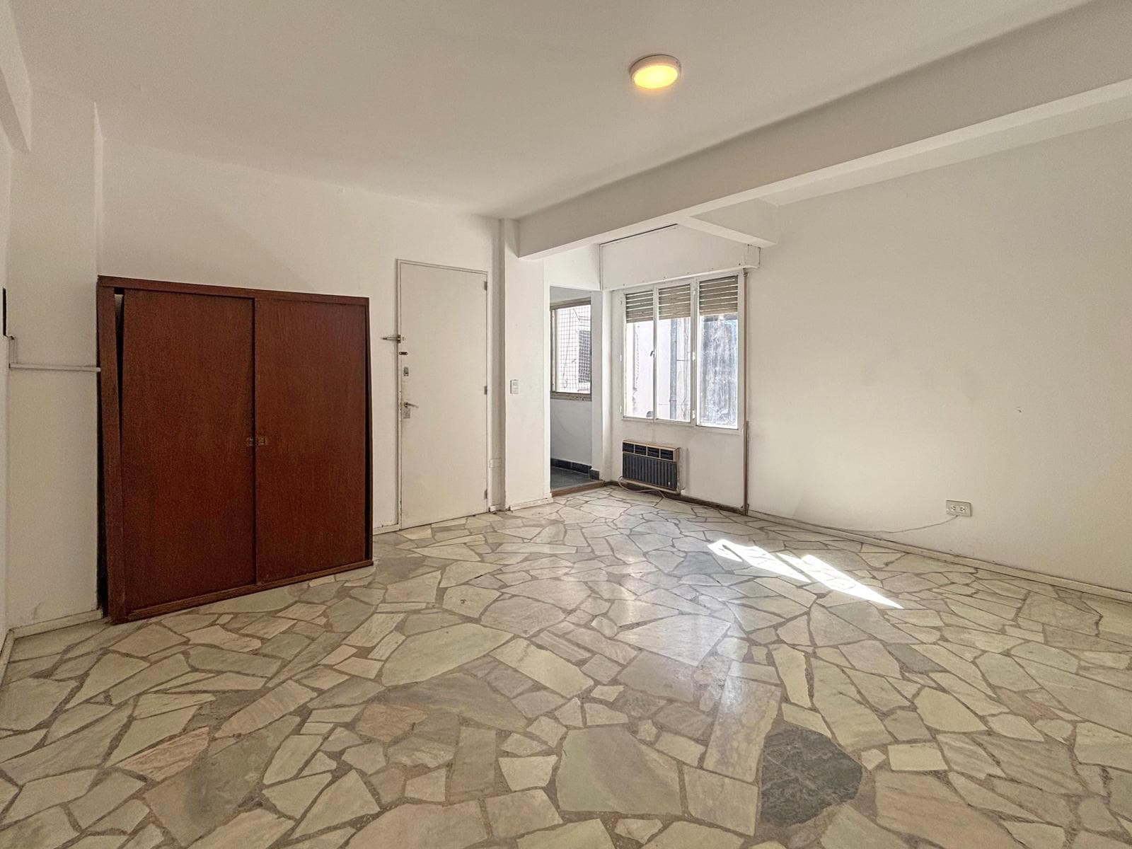 FOR SALE - 2-bedroom apartment with a balcony - Downtown, Rosario.