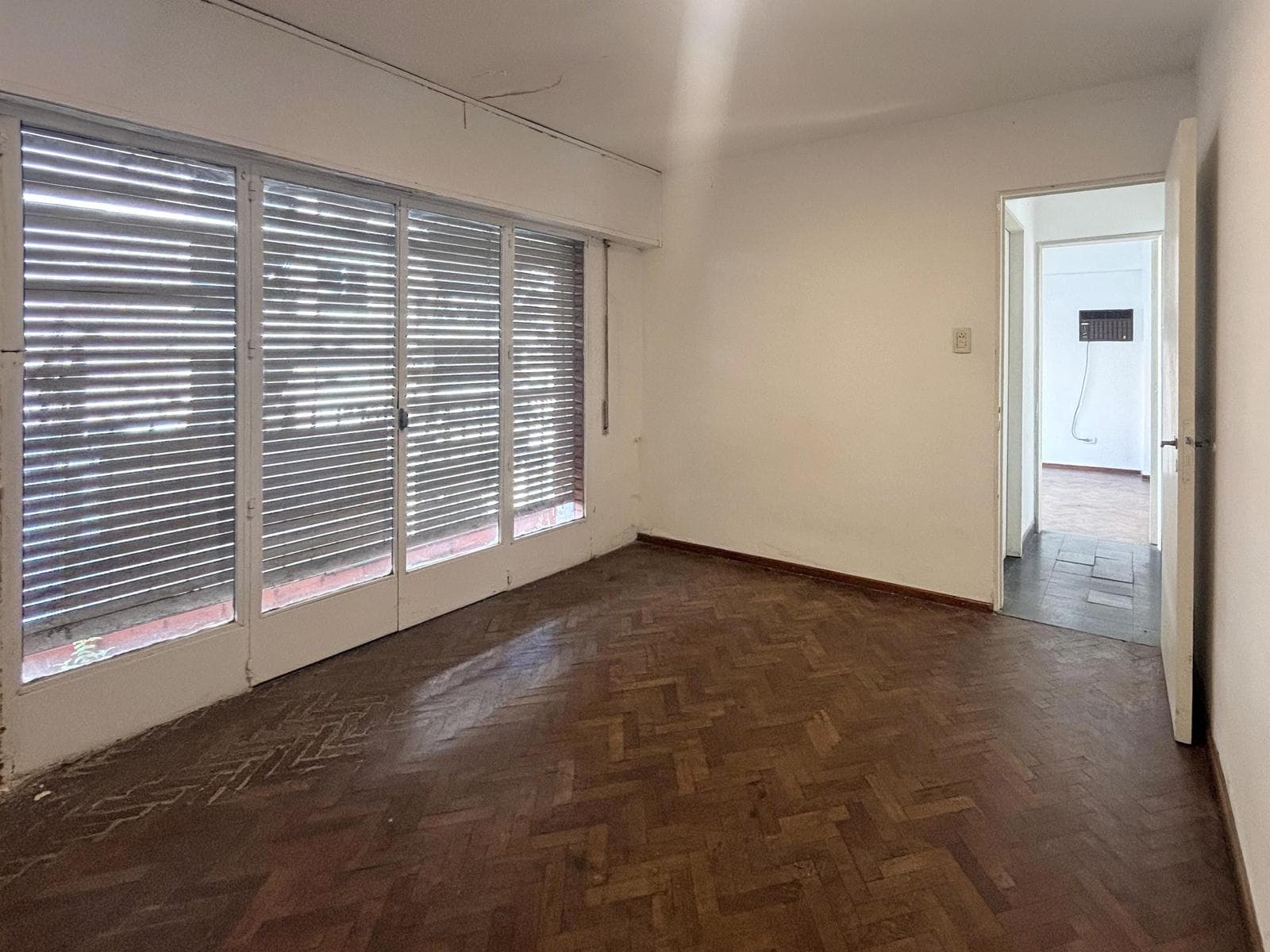 FOR SALE - 2-bedroom apartment with a balcony - Downtown, Rosario.