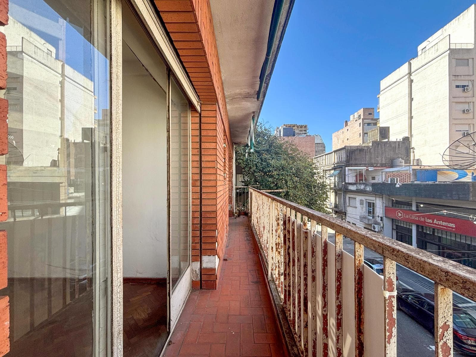 FOR SALE - 2-bedroom apartment with a balcony - Downtown, Rosario.