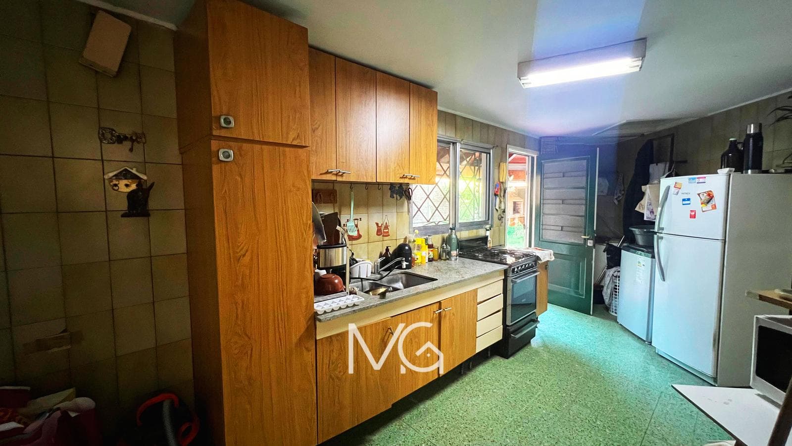 House for Sale with Two Street-Facing Sides and a Park in Adrogue