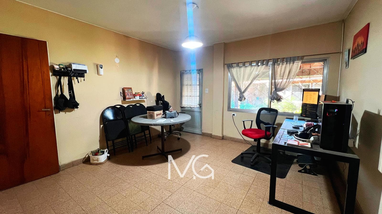 House for Sale with Two Street-Facing Sides and a Park in Adrogue
