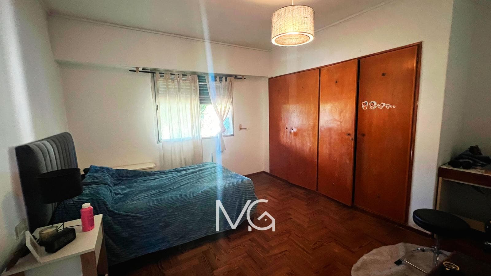 House for Sale with Two Street-Facing Sides and a Park in Adrogue
