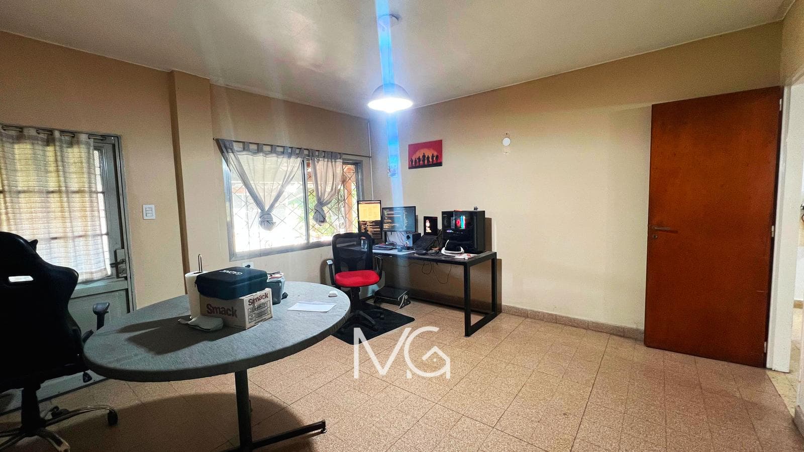 House for Sale with Two Street-Facing Sides and a Park in Adrogue