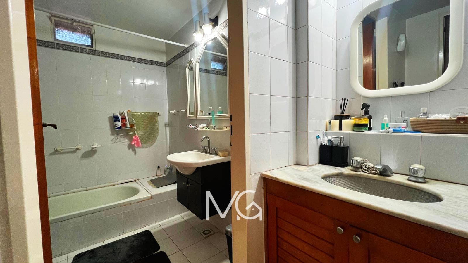 House for Sale with Two Street-Facing Sides and a Park in Adrogue