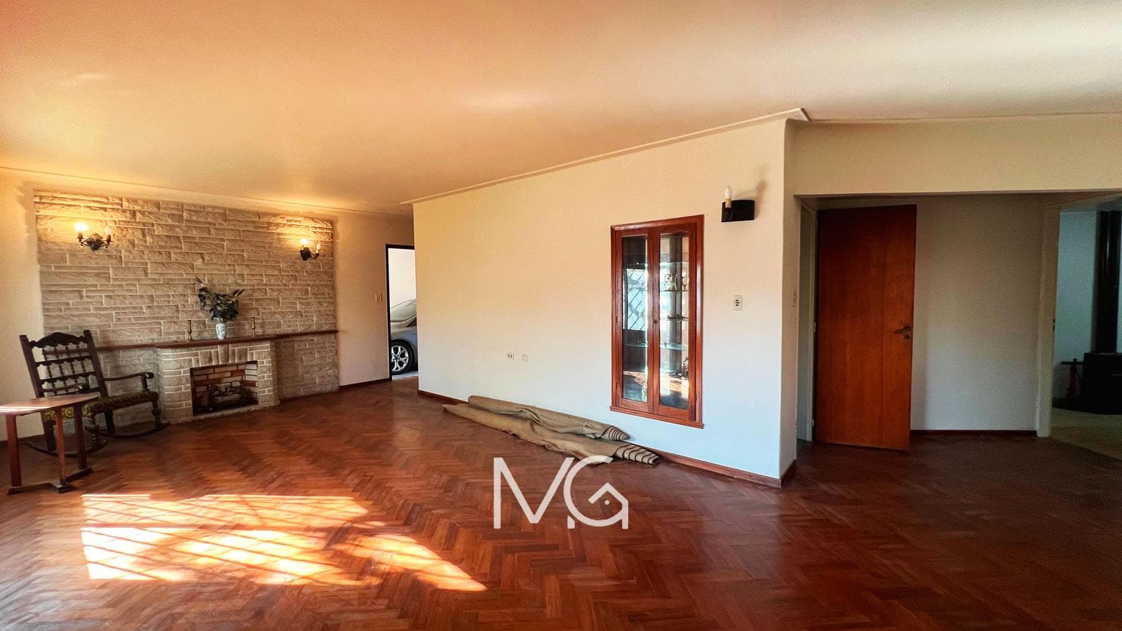 House for Sale with Two Street-Facing Sides and a Park in Adrogue