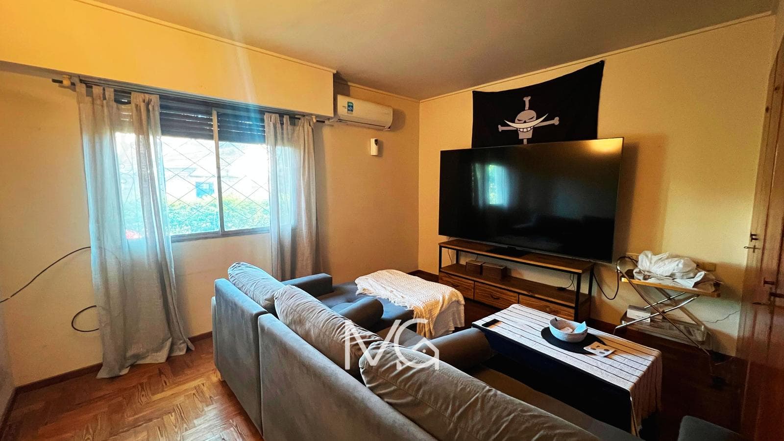 House for Sale with Two Street-Facing Sides and a Park in Adrogue