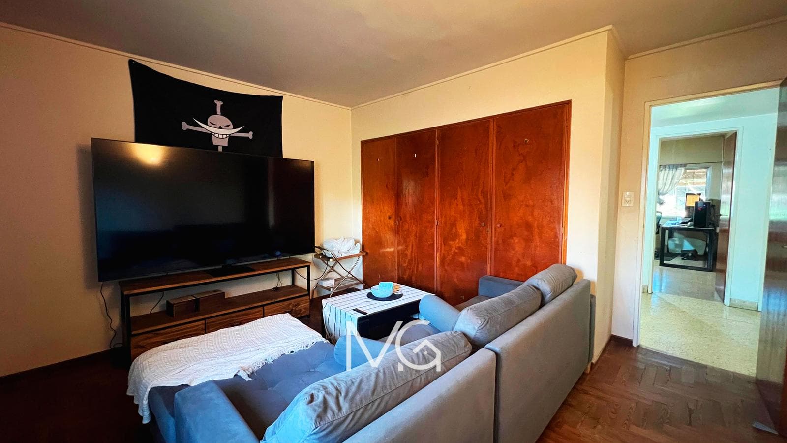 House for Sale with Two Street-Facing Sides and a Park in Adrogue