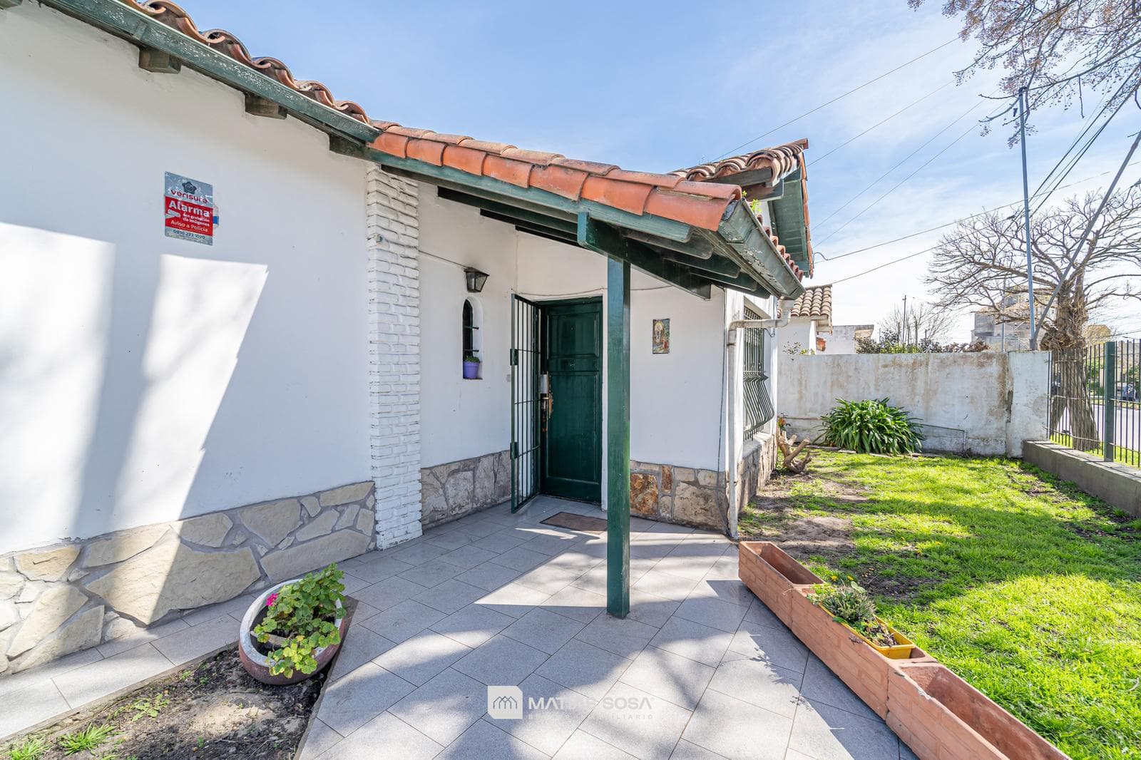 For Sale - 3-room house with a patio - Regional Area - Eligible for a mortgage