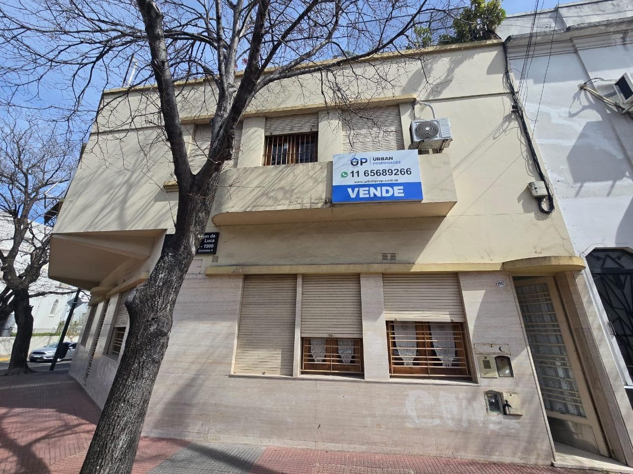 House on its own lot for sale on a corner lot in Parque Patricios
