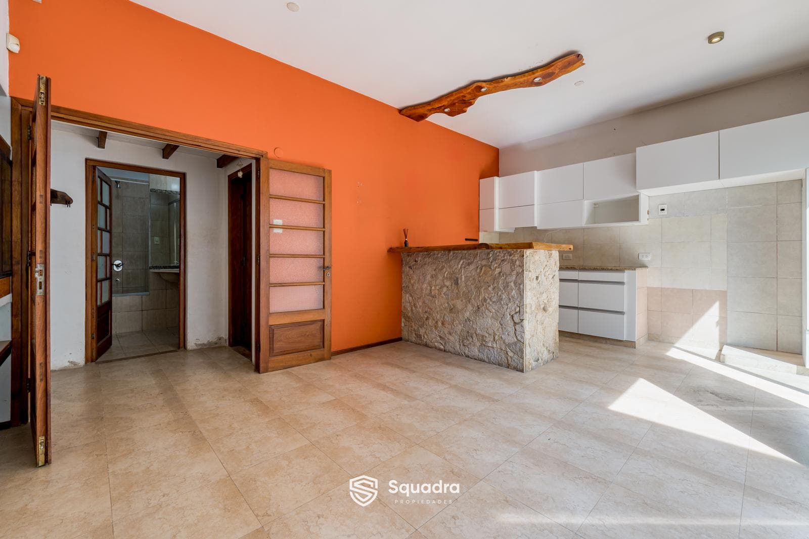 2-Bedroom House with a Patio, Barbecue Area, and Garage