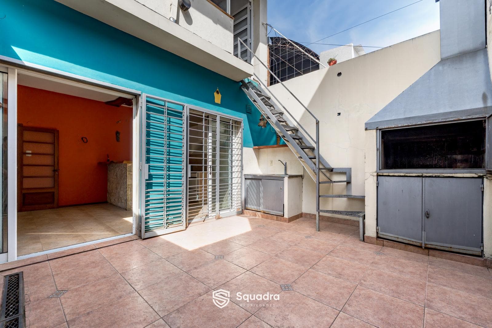 2-Bedroom House with a Patio, Barbecue Area, and Garage